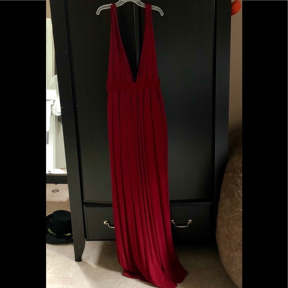 Grecian-style red maxi dress with deep plunge - Picture 3 of 6